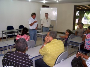 Prefeito cobra solução da Copasa para o fornecimento de água – Mas não comparece na reunião - Envia assessor e secretário reunio pmd